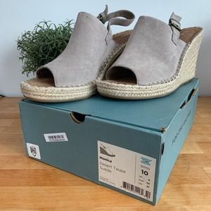 Toms Sz10 Monica Slingback Wedge w/Adjustable strap in Desert Taupe Like New